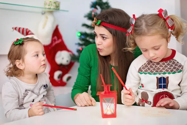 Weihnachten und Menschen-Konzept — Stockfoto