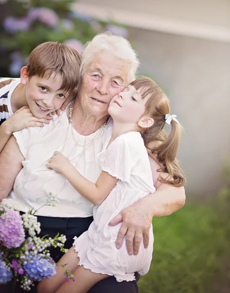 Nagyszülők és unokák — Stock Fotó