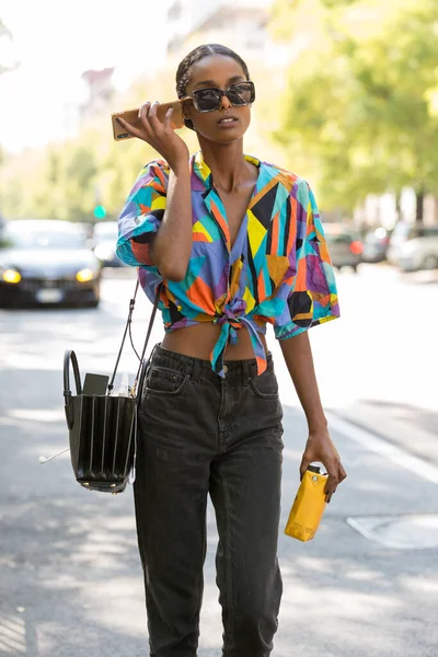 Estilo Rua Milan Fashion Week Primavera Verão 2021 — Fotografia de Stock