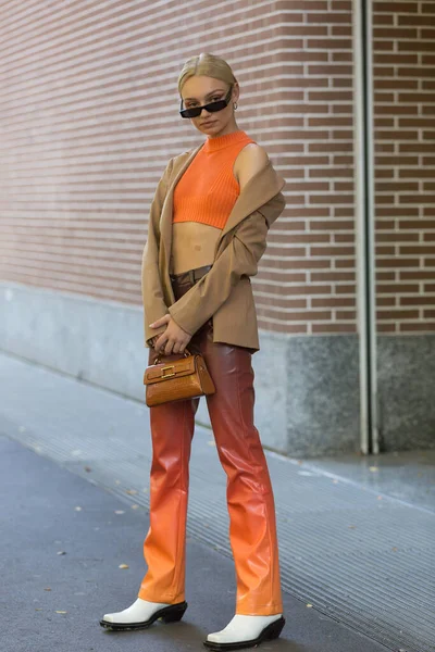 Street Style Milan Fashion Week Printemps Été 2021 — Photo