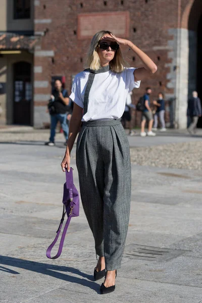 Street Style Milan Fashion Week Wiosna Lato 2021 — Zdjęcie stockowe
