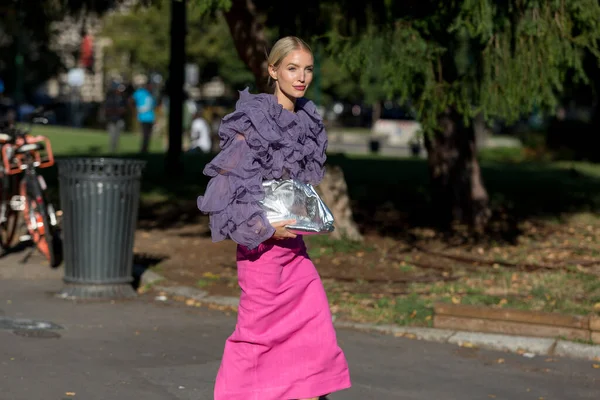 Street Style Milan Fashion Week Wiosna Lato 2021 — Zdjęcie stockowe