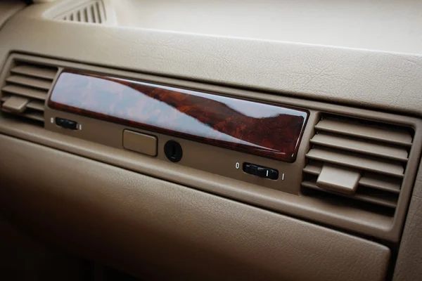 Boîte à gants de voiture avec déflecteurs d'air — Photo