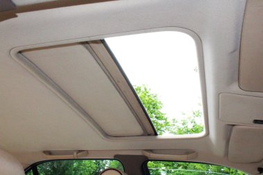 Açılan araç çatısı