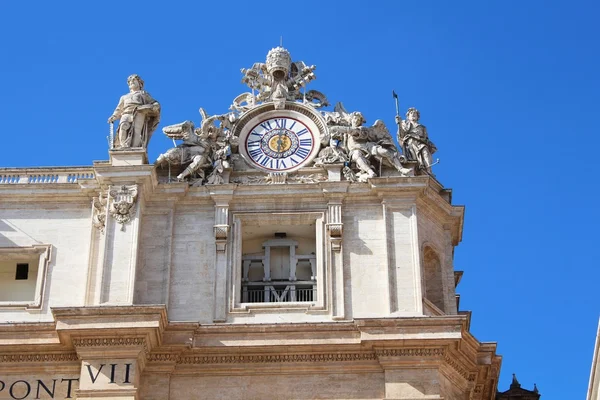 Relógio da Basílica de São Pedro no Vaticano — Fotografia de Stock