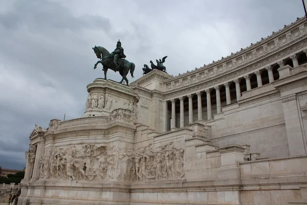 Monumento italiano Vittorio Emanuele — Fotografia de Stock