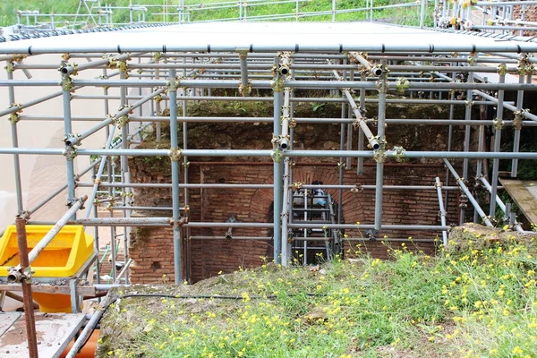 Scaffolding of the monument — Stock Photo, Image