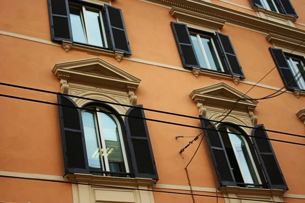 Typowy włoski budynek fasada — Zdjęcie stockowe