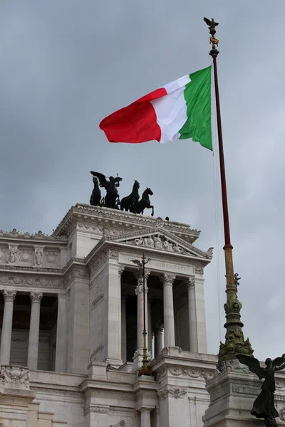 Ondeando bandera italiana Imagen de archivo