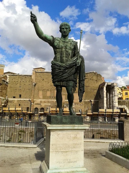 Roman Emperor monument — Stock Photo, Image