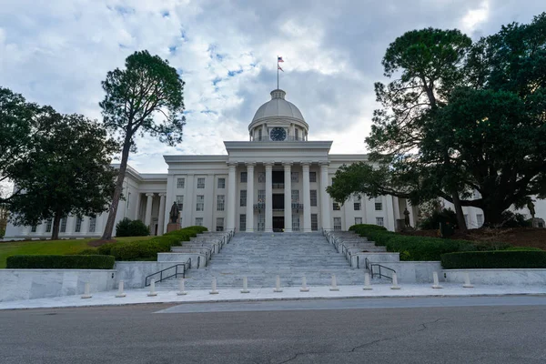 Brett Vinkel Över Alabama State Capitol Byggnad Med Ingen Ram — Stockfoto