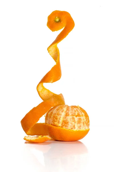 Mandarina purificada sobre fondo blanco — Foto de Stock