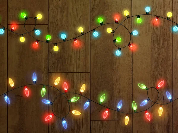 Şeffaf bir arkaplanda Noel ışıkları. Noel ışıklarıyla parlayan çelenkler. Şenlik dekorasyonu elementi. Parlak Noel ışıkları. Bu çelenk çok renkli. İzole edilmiş. Vektör illüstrasyonu.