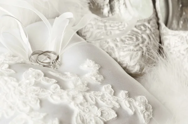 White wedding accessories — Stock Photo, Image