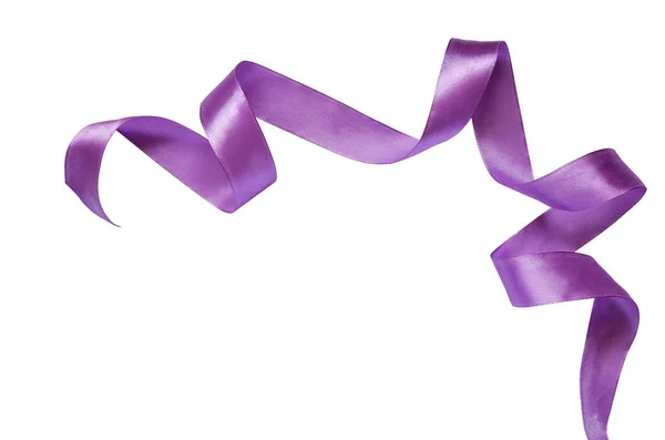 白に隔離されたねじれた紫色の絹のリボン — ストック写真