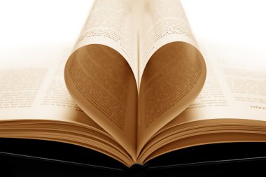 sevgi dolu kitap sarı sayfaları ile