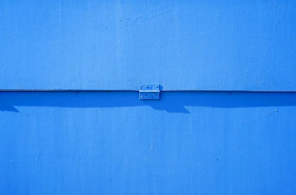 充满活力的蓝色油漆水平门背景 — 图库照片