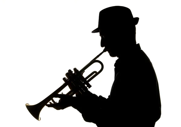 Trompeter spielt Silhouette — Stockfoto