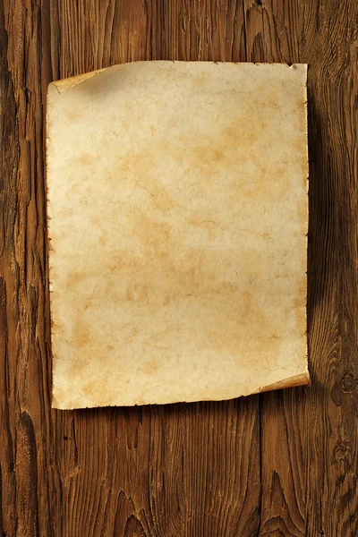 Παλιό χαρτί σε παλαιωμένα ξύλα — Φωτογραφία Αρχείου