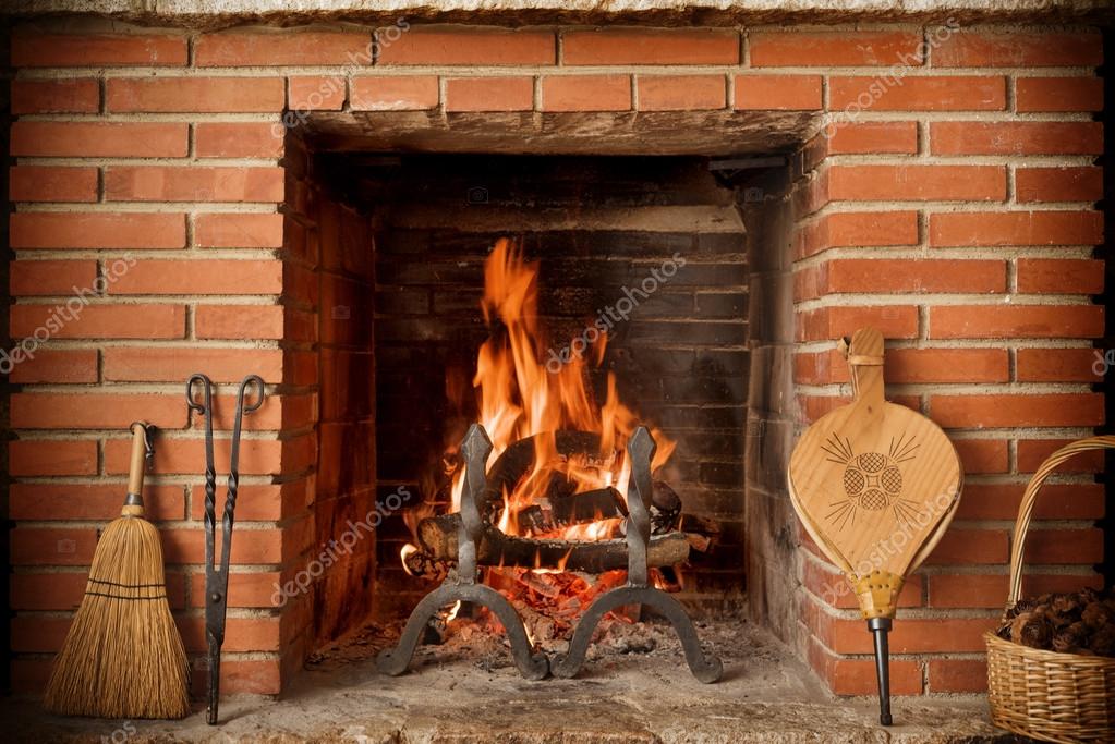 Fotos: chimeneas rusticas ladrillo | chimenea rústica — Foto de stock