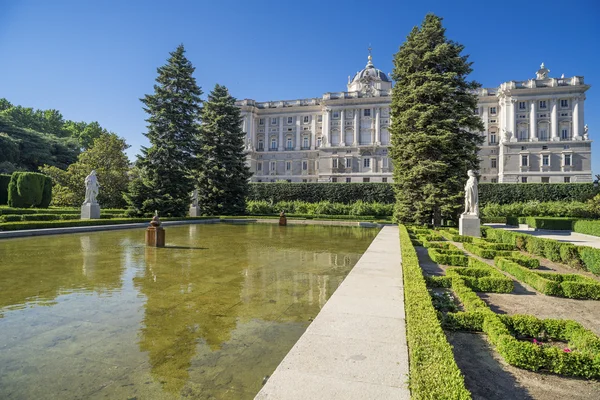 Giardini Sabatini e Palazzo Reale, Madrid — Foto Stock