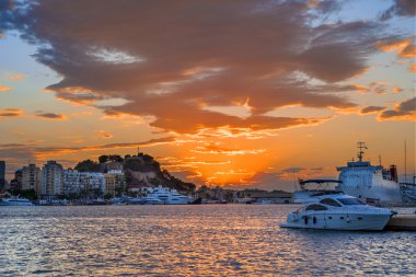 günbatımı Denis Port, İspanya