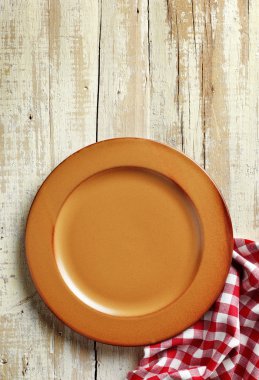 kitche tablo üzerinde kahverengi çanak