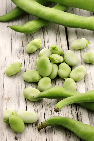 Tuinbonen met peul — Stockfoto