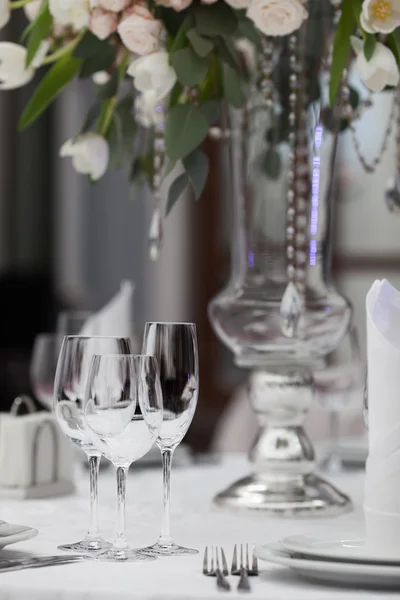 Tafelopstelling op een luxe trouwreceptie — Stockfoto