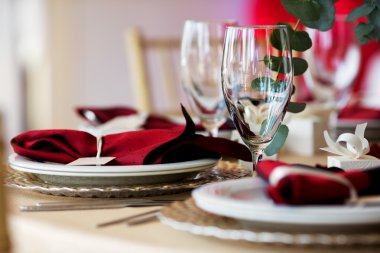 restoranda sunulan tablo şenlikli