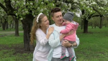 mutlu genç aile zaman açık yavaş harcama