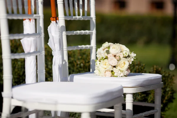 Cadeiras para cerimônia de casamento — Fotografia de Stock