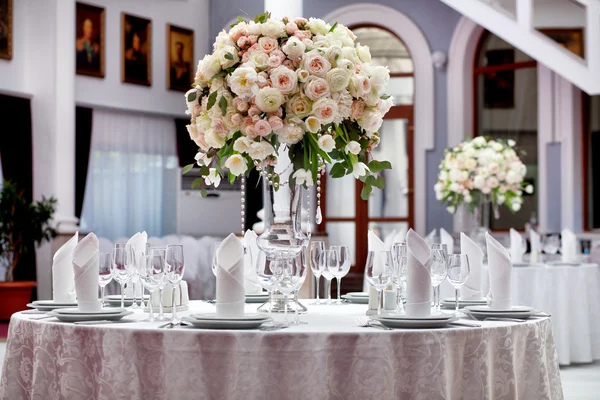 Conjunto de mesa para uma festa de evento ou recepção de casamento — Fotografia de Stock