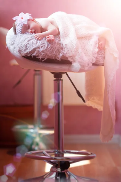 The baby sleeps on a chair — Stock Photo, Image