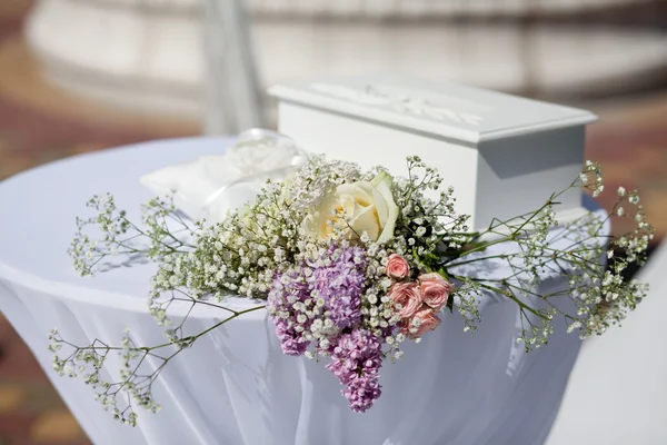 Flores en la mesa — Foto de Stock