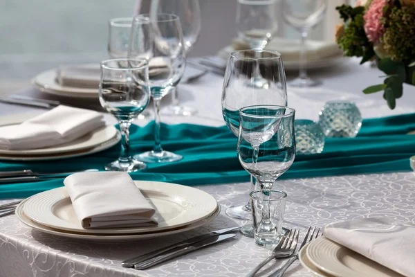 Elegancia mesa puesta para boda en turquesa — Foto de Stock