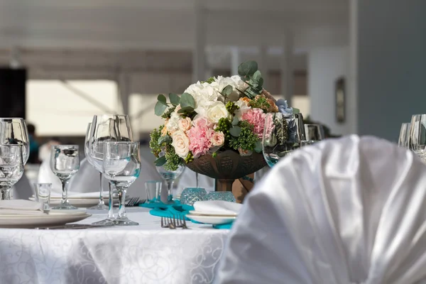 Elegance table set up for wedding in turquoise — Stock Photo, Image