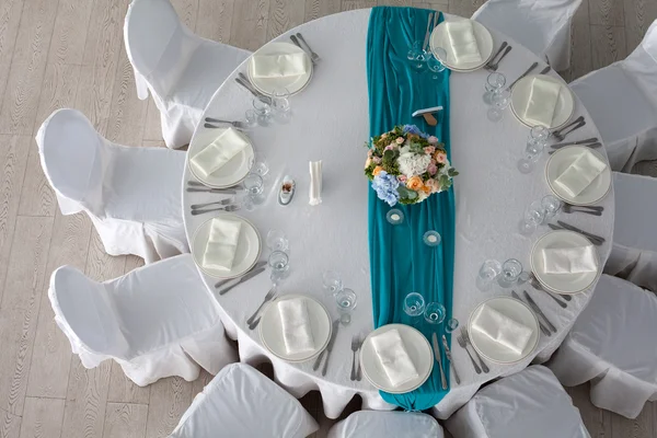 Mesa de elegância configurada para casamento em vista superior turquesa — Fotografia de Stock