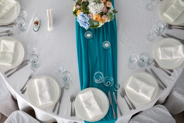 Table élégante mise en place pour le mariage en vue supérieure turquoise — Photo