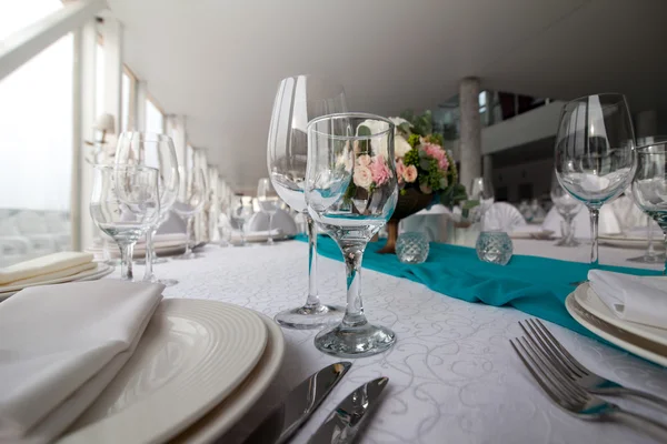 Elegancia mesa puesta para boda en turquesa —  Fotos de Stock