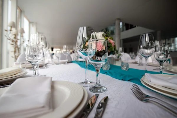 Elegancia mesa puesta para boda en turquesa — Foto de Stock