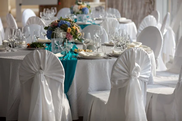 Elegance table set up for wedding in turquoise — Stock Photo, Image