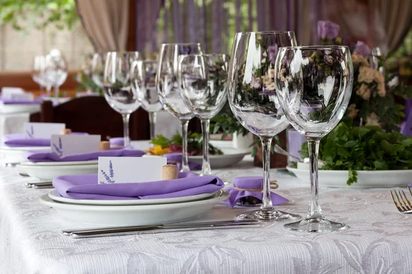 Verres à vin vides dans le restaurant — Photo