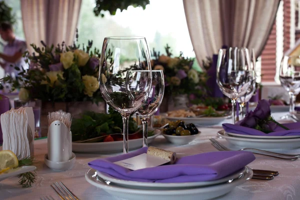 Verres à vin vides dans le restaurant Images De Stock Libres De Droits