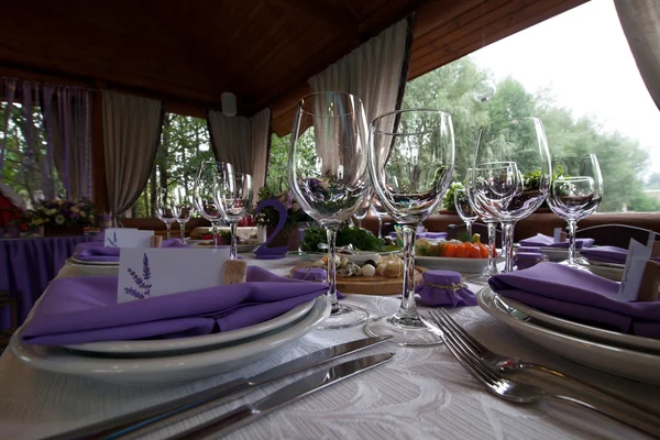 Ensemble de table et salade pour une réception de mariage Images De Stock Libres De Droits