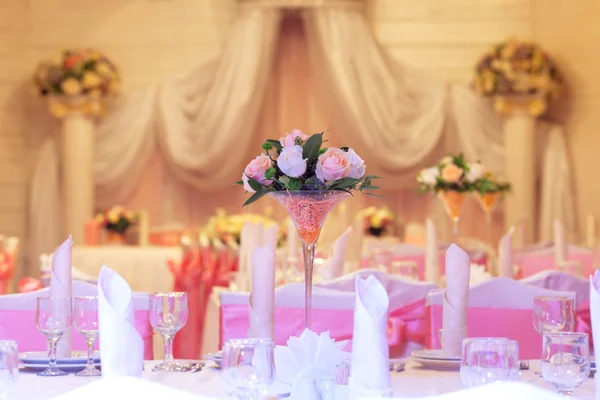 Mesa de elegância criada para o casamento — Fotografia de Stock