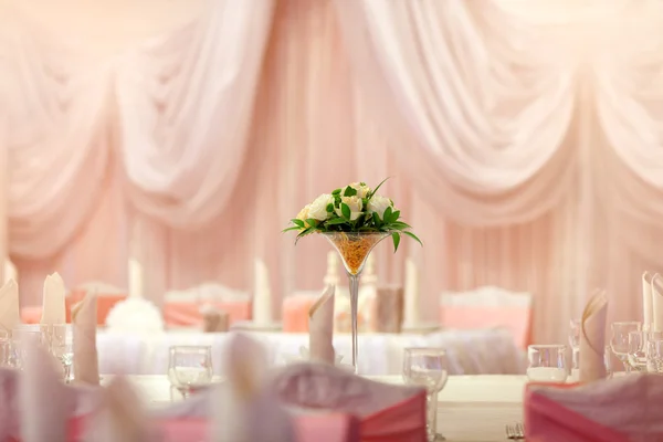 Mesa de elegância criada para o casamento — Fotografia de Stock