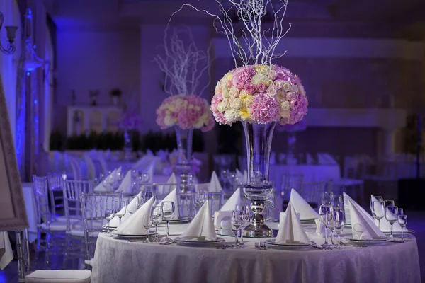 Flores en un jarrón para la boda — Foto de Stock