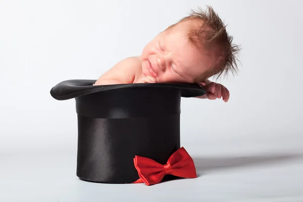 실크 햇에 달콤한 귀여운 아기 — 스톡 사진