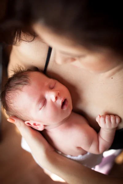 Mother with her newborn baby — Stock Photo, Image